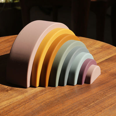 Neue Kinderunterricht Silikon Regenbogen Rundwolke Bogenfarbene Bausteine Farbige Silikon-Kinderspielzeuge
